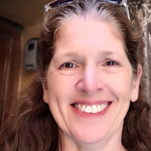 Portrait of Lisa Foster, LCPC, a Deaf therapist at the Deaf Counseling Center